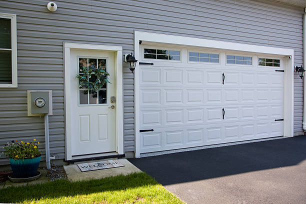 24/7 Emergency Garage Door Panel Replacement experts in Castroville, TX